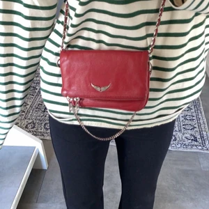 Zadig väska - Säljer nu min fina zadig väska❣️ det är den lilla modellen, den är använd men i fint skick🤩 bara att skriva om ni har frågor eller vill ha fler bilder☺️☺️ köp dirket 1000🤩🤩