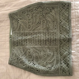 IVYREVEL superfin kjol! - Superfin grön kjol från Kenzas märke IVYREVEL. Aldrig använd, men tagsen finns inte kvar. Strl 36. Tight och inte speciellt stretchig i materialet. 