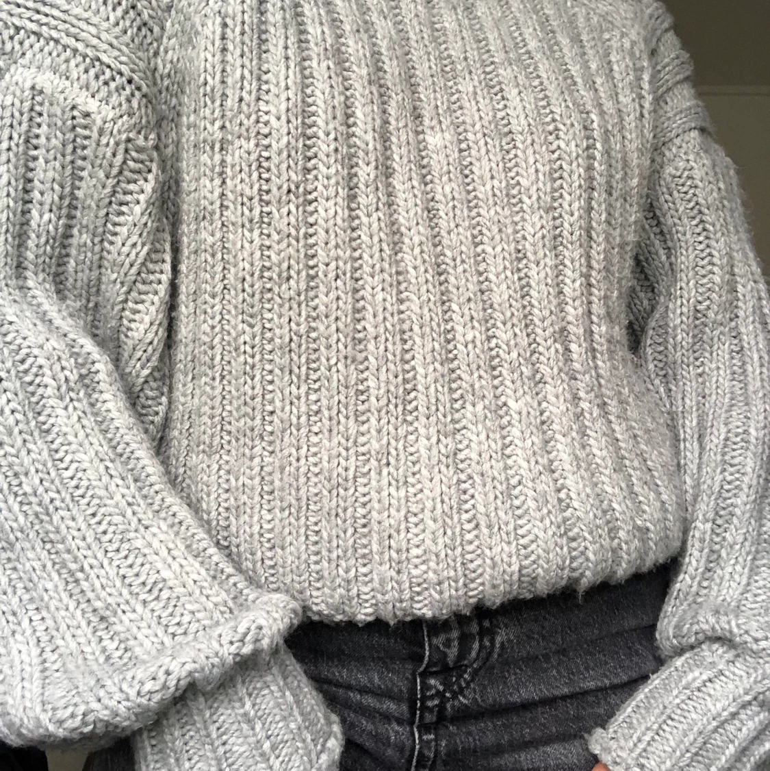 Grå stickad polo - 90