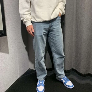 Nike Dunk Low UNC - Säljer ett par Nike Dunk Low UNC storlek 45.5 men passar perfekt för 45 också. Använda ett par gånger men nästan som nya. Priset går att diskuteras!