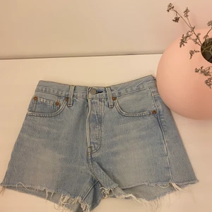 Levis 501 W24 - Bra skick, knappt använda. Nypris 500kr