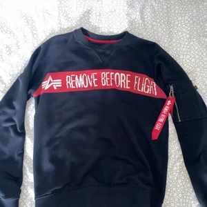 Alpha Industries tröja strlk M - Skick: 9/10 använd endast ett fåtal gånger