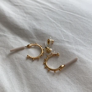 Guld örhängen  - Aldrig använda, 69kr