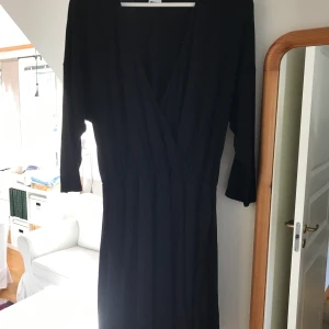 Enkel klänning från Gina Tricot - Använt skick.