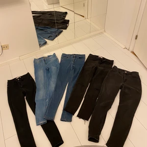 Jeans - Säljer dessa då de är för små och för att jag ej använder de! Säljer alla för 400kr. Eller en för 80kr. Första jeansen (längst till vänster) är från Gina tricot i Strl S. Ljusblåa från Gina Strl S, mörkblåa från Bik bok Strl S, svarta jeansen med hål e från Gina Strl M, och jeansen längst till höger är från H&M i strl M