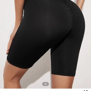 Tränings tights - Säljer dessa cykelbyxor med detaljer där bak i rumpan för att den ska se större ut. Lånade bilder och frakt tillkommer.