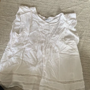 Söt topp - En söt topp med volang och spets