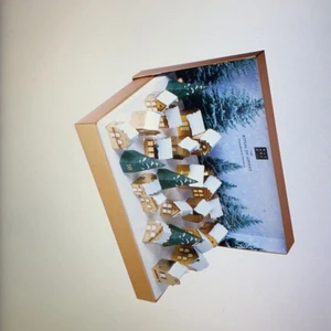 Rituals julkalender  - Säljer denna julkalendern då jag glömde att jag hade beställt den och beställde en annan julkalender, vilket gör att jag har två. Nypris är runt 1000kr och ett värde på ca 2000kr. Och jag säljer den för 900kr. Köparen står även för frakten 💕 självklart gå det att prata om priset 💕