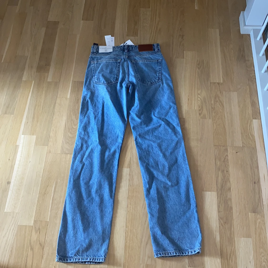 Zara mid waist straight jeans - 90