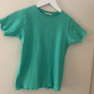 Ljusgrön tröja💚 - T-shirt från Mango, använd 6-7 gånger💚 Storlek 164.