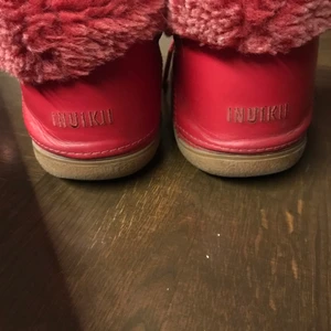 Inuikii skor - Använda förra vintern men inga ”skador” eller liknande. 