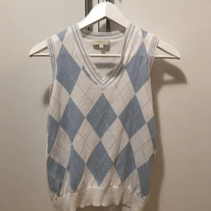 Väst - En så snygg stickad väst som blivit för liten! Ifrån märket redgreen💕