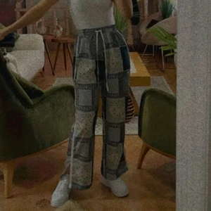 Byxor - Aldrig användna, köparen betalar för frakten 