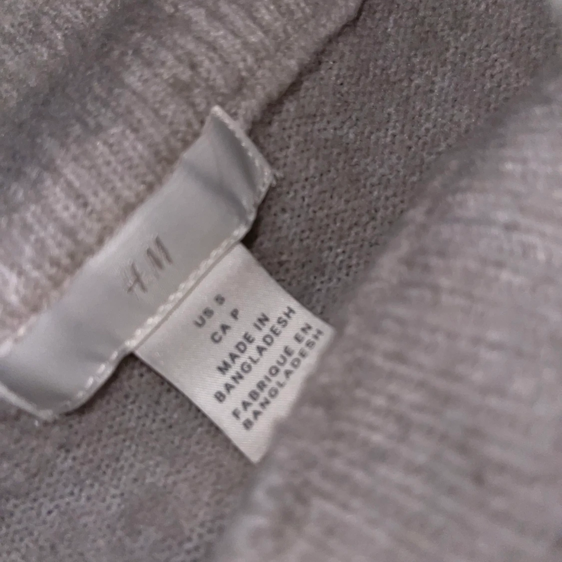 Ljusgrå tröja med stor krage - 90