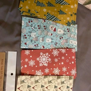 Presentpåsar m. jultryck o klistermärken - 13st 5kr st eller alla för 60kr 