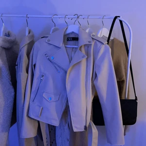 Skinnjacka  - helt ny jacka, endast provad! 