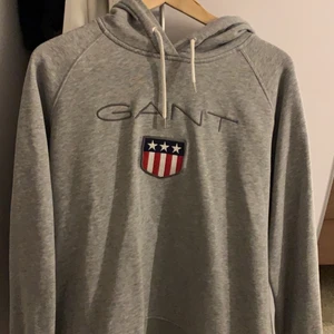 GANT - En tröja som inte används längre och säljer den. Passar för både män och kvinnor 