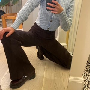 Ribbade byxor, bruna - mycket gott skick