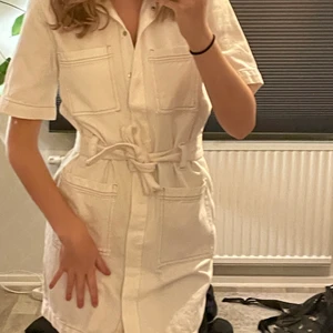 klänning - jeansklänning från gina tricot i strl S. använd fåtal gånger. Frakt tillkommer 