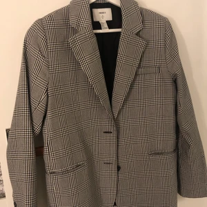 Kavaj - Jättefin rutig kavaj frå forever 21, storlek s men är liten i storleken så skulle säga att det är en xxs/xs, använd ett fåtal gånger, fint skick 🤎🤎🤎