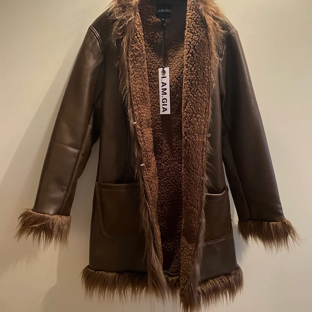 Taipan jacket från I AM GIA, aldrig använd. Fodrad inuti! Köpt för 163€ exkl frakt och tull. Köparen står för frakt . Jackor.