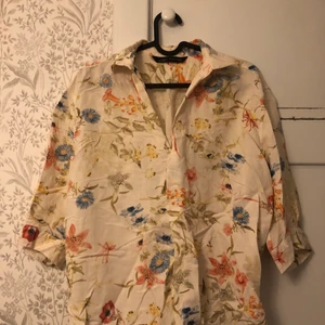 Gulligaste vårblusen! - Härlig och lätt blus med blommönster från Zara