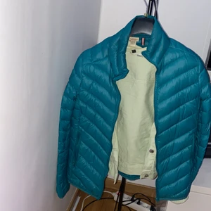 Blå:grön jacka  - St 40!