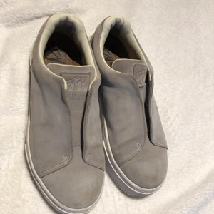 Eytys Doja stl 38 - Fint använt skick. Ljusgrå. 