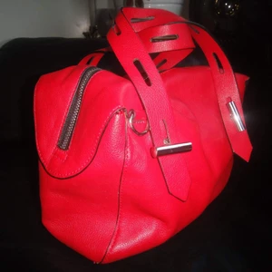 Väska - Röd modern väska från Zara