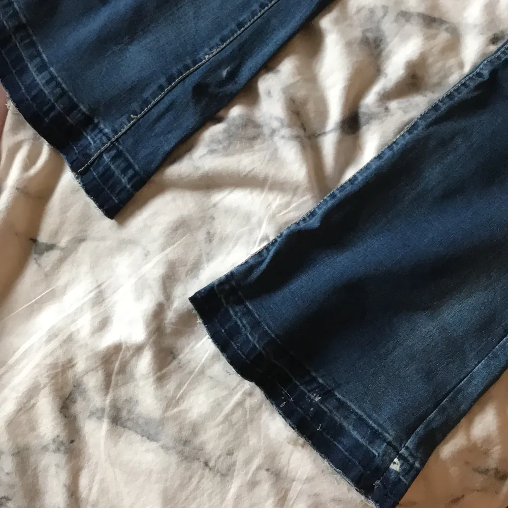 Lågmidjade vintage jeans från chica london. Har tydligen en bild här på plick där jag har på mig dessa, visste tyvärr inte det, men såg nu så alla som frågat så finns de bild längre ner!!!!!!!!!🛑🛑. Jeans & Byxor.
