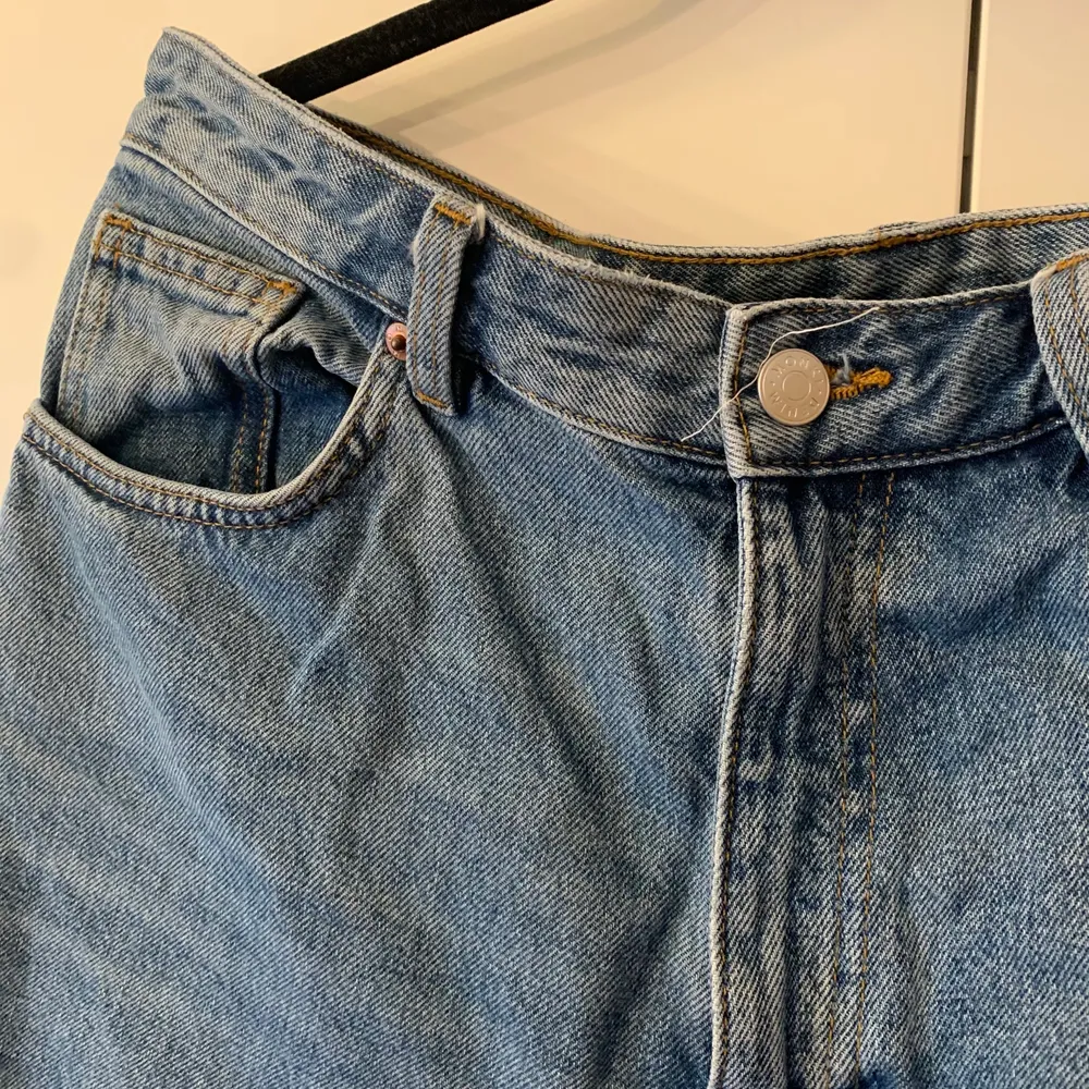 Säljer pga passar ej längre!!. Jeans & Byxor.