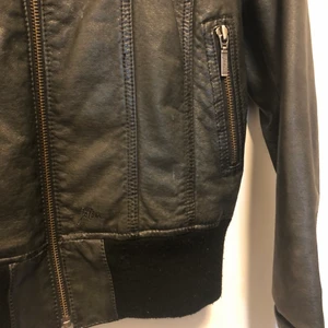 Skinnjacka M  - Fin skinnjacka storlek 42 (mer som en M eller 40) 