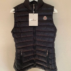 Äkta moncler jacka. Kör på bud  - Äkta!