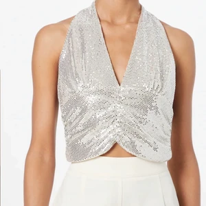 Gina Tricot Top i Silver - Superfin topp i glitter, endast använd en kväll på halloween. 100kr exkl frakt