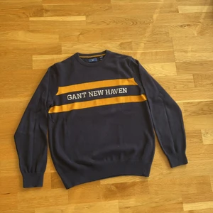 Gant tröja  - En fin stickad marinblå gant tröja i fint skick