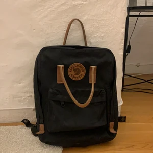 fjällräven väska  - säljer min nya fjällräven väska, använd väldigt få gånger, nypris 1199kr köpt för något år sen ❤️