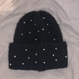 Mössa från zara  - Mössa med pärlor från zara