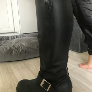 Johnny Bulls stövlar  - I bra skick. Svarta. Sista bilden är lånad 