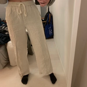 Linnebyxor  - Ett par supersköna och fina linnebyxor ifrån zara i storlek xs, köparen står för frakten:)