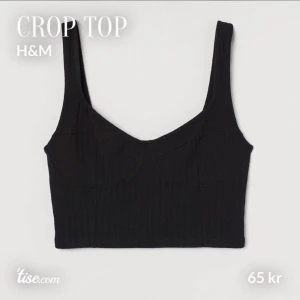 Croppat linne från H&M - En söt crop top från H&M i storlek XXL (2xl) i ett väldigt stretchigt ribbat tyg. Den är enbart provad så aldrig använd å alla lappar sitter kvar. Vid snabba affär så kan det bli billigare.