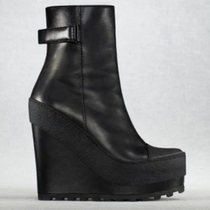 ACNE HERO, SÖKER DESSA I STL 38 - Vill gärna köpa dessa i stl 38, svarta eller beiga. 