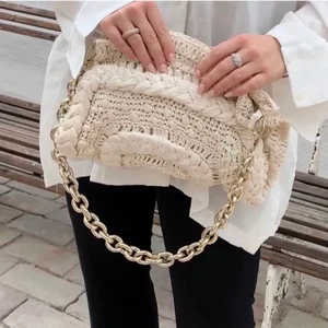 zara - Jättefin vöska från zara som är slutsåld!! Knappt använd 🥰