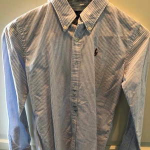Ralph lauren skjorta - Blå/vit randig Ralph Lauren skjorta i slimfit
