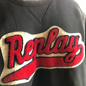 Vintage Replay tröja  - Säljer en Vintage tröja. Den är från 1981 , Replay. Fortfarande väldigt fin och bra kvalitet! ❤️💗🙌🏼