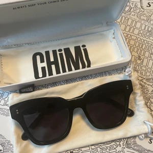Solglasögon rån Chimi - Superfina Chimis (tror det är modellen 04 Black). Säljer pga använder aldrig. Helt felfritt skick. 