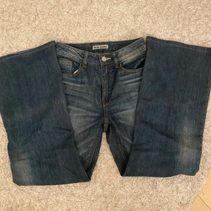 Acne jeans  - Jätte fina acne jeans som är normala i midjan och ganska vida💖