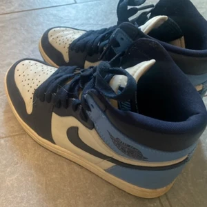 Obsidians jordan 1s - Jordan 1 obsidian, bra skick, har kvar orginalbox + skosnören