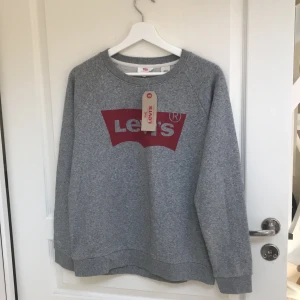 Ny Levis tröja - aldrig använd - Ny tröja, inköpt för 2 månader sen. 