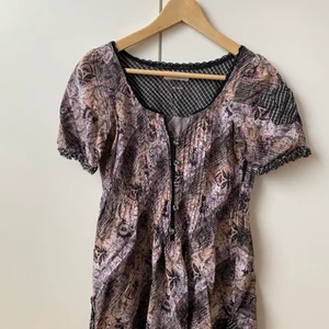 Tunika från Odd Molly - Superfin tunika från Odd Molly. Storlek 0. Material enligt bild. Jättefint skick och jag hittar ingenting att anmärka på.