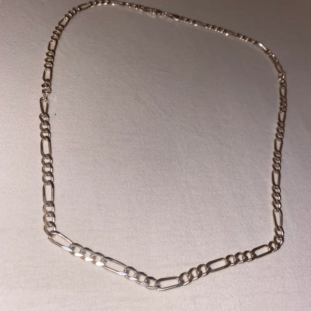 Super fina aldrig använda halsband äkta silver från Iran. I mycket fint skick, inga repor eller minsta fel på dom. ❤️❤️. Accessoarer.